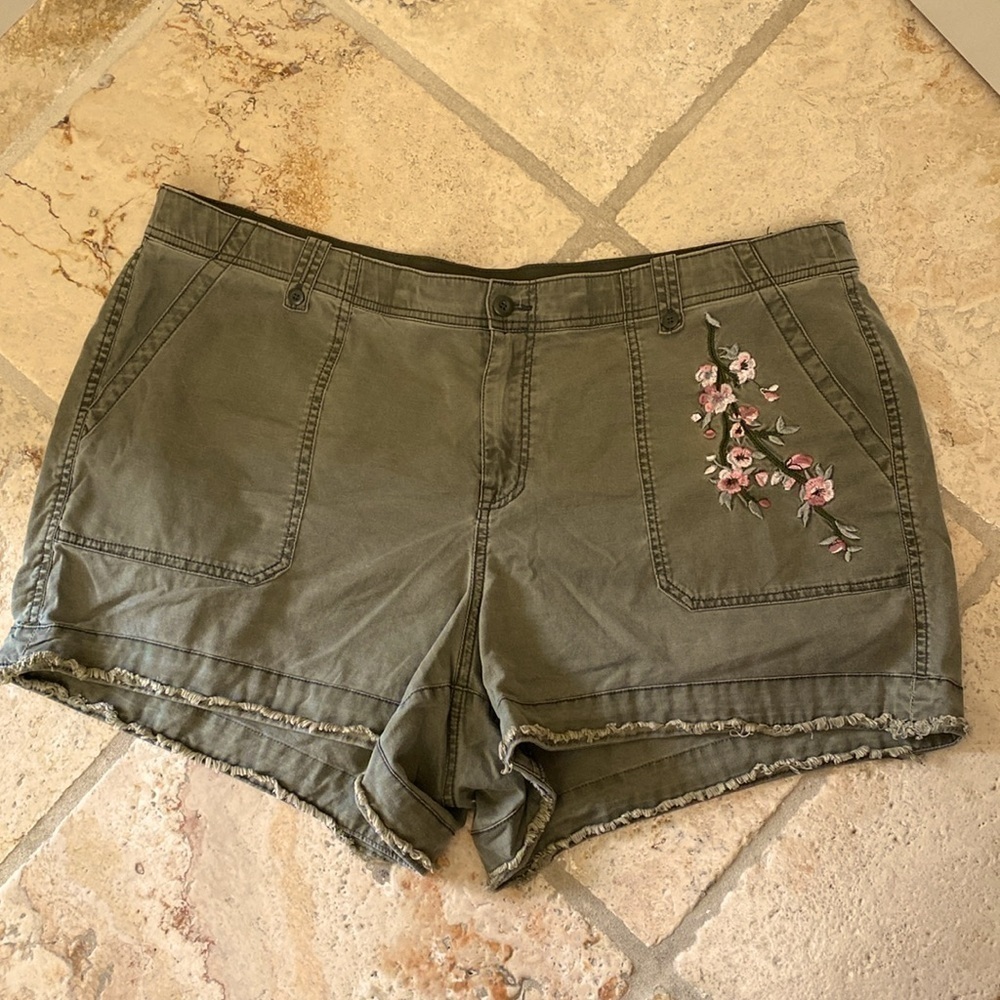 Lane Bryant Girlfriend Shorts Womens Embroidery Boho Beach Olive Plus Size 24 - Picture 3 of 11